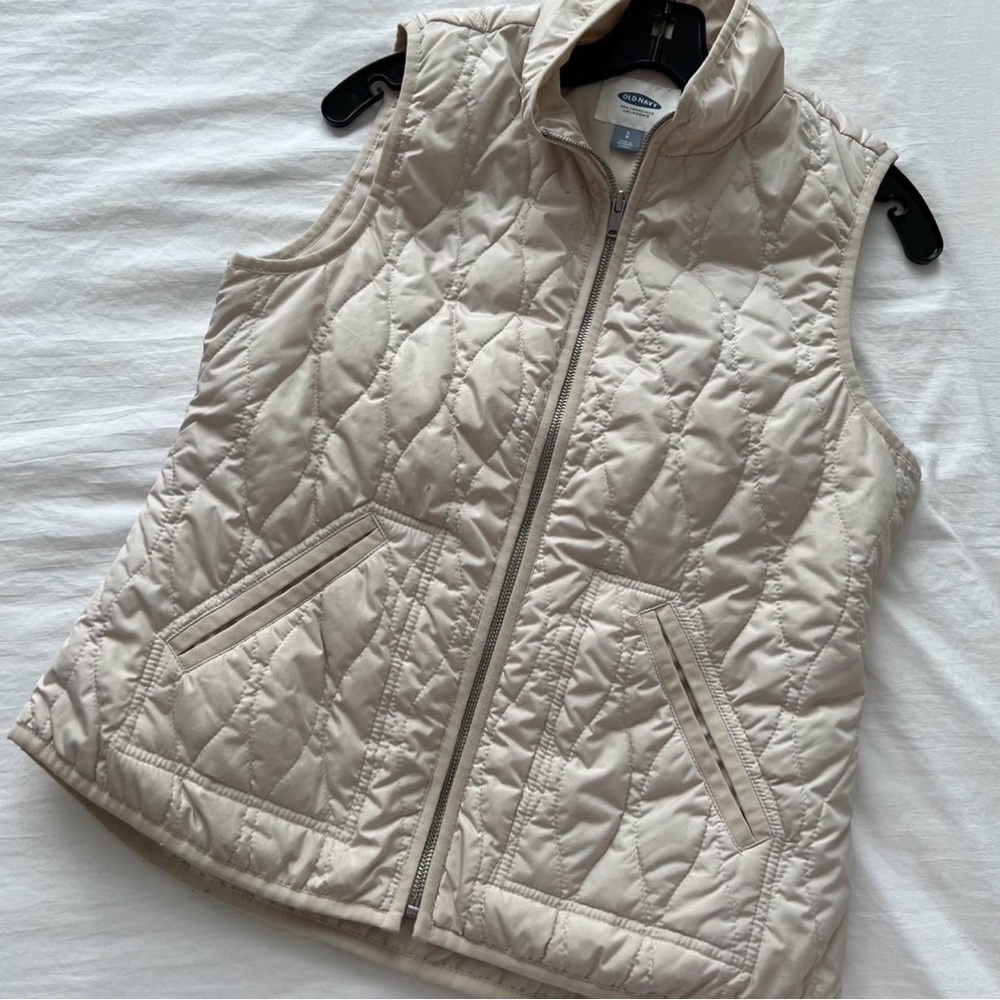 Old Navy Quilted Lightweight Puffer Vest